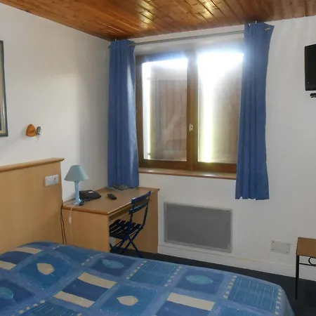 Le Logis Du Pre Braheux Отель 2*